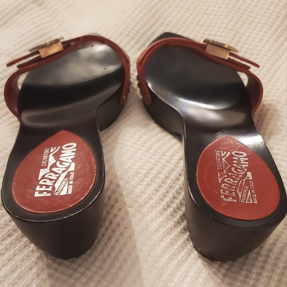 SALVATORE FERRAGAMO - size 91/2- womens wood slides leather clogs/shoes - Picture 3 of 8